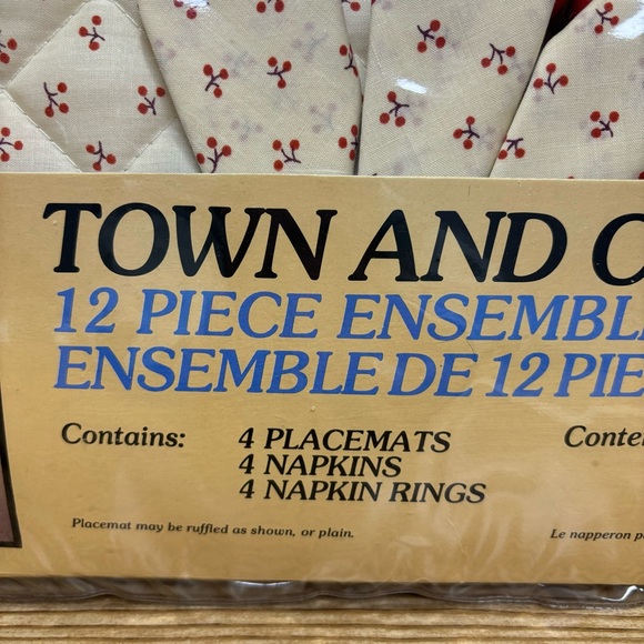 Town And Country 12 Piece Ensemble Of Placemats, Napkins & Napkin Rings - Picture 3 of 9
